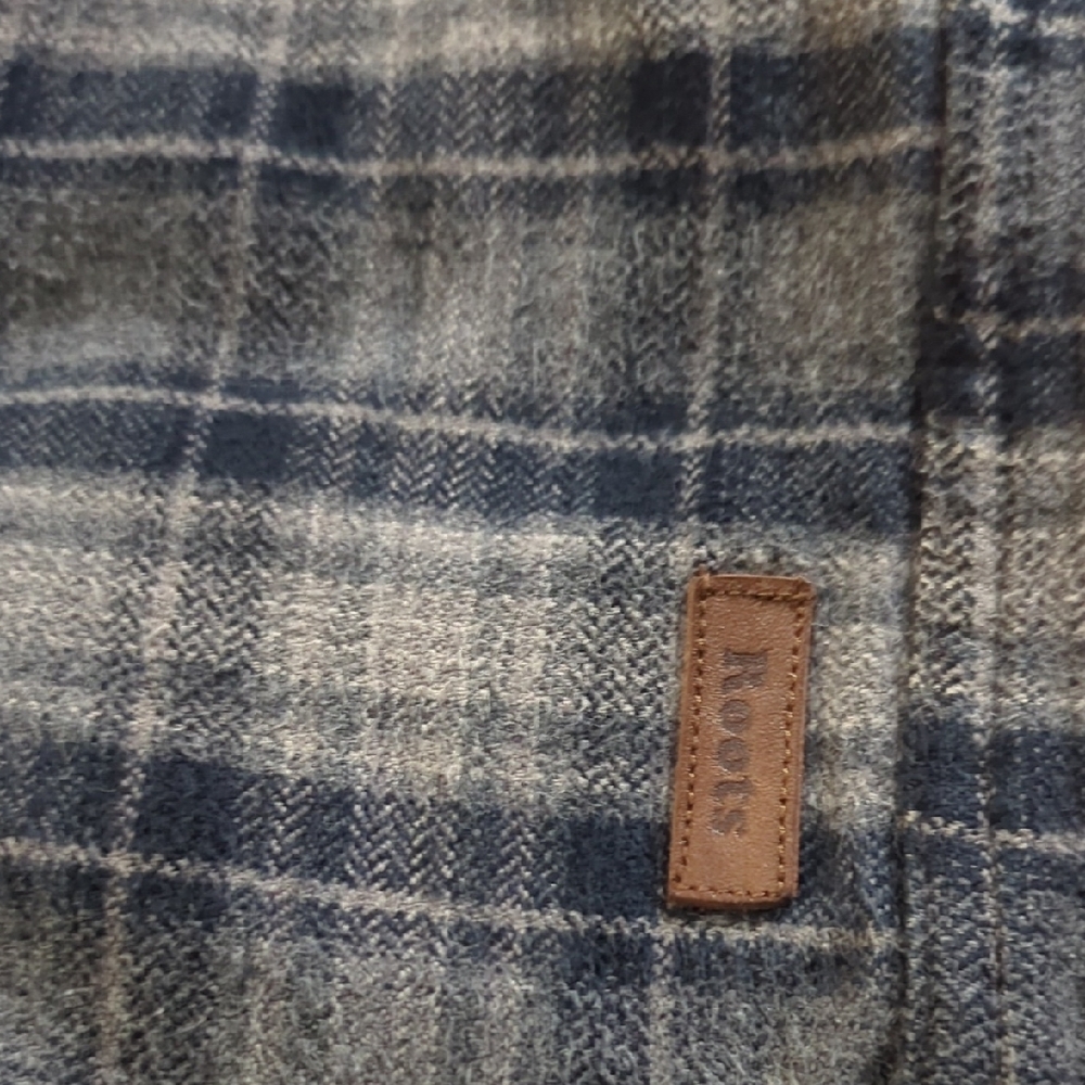 Roots Size S Men's Gray and Black Plaid Button-Up Shirt - Picture 12 of 15